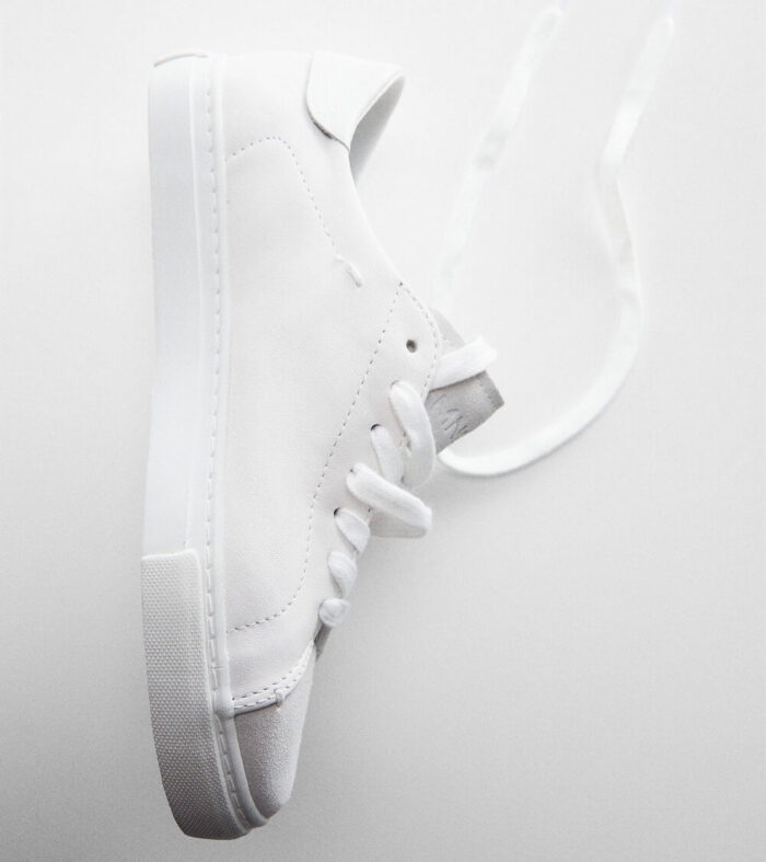 Contrasting panel leather